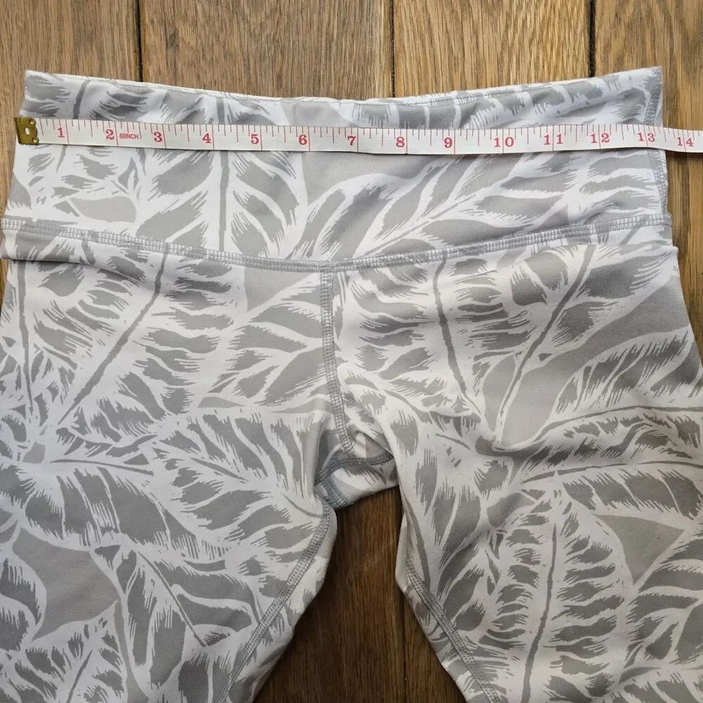 ALO Yoga Palm Springs Airbrushed White Gray Leaf Pattern Leggings Size Small